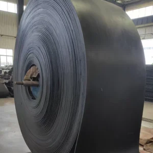 Heavy-duty bucket elevator belt for vertical material lifting