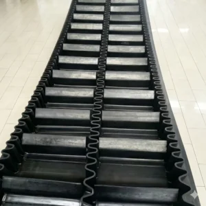 Corrugated sidewall conveyor belt with cleats for steep-angle conveying